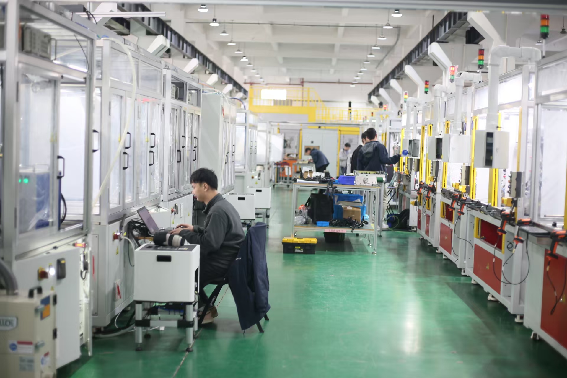 Air conditioning cooling water pipe assembly line
